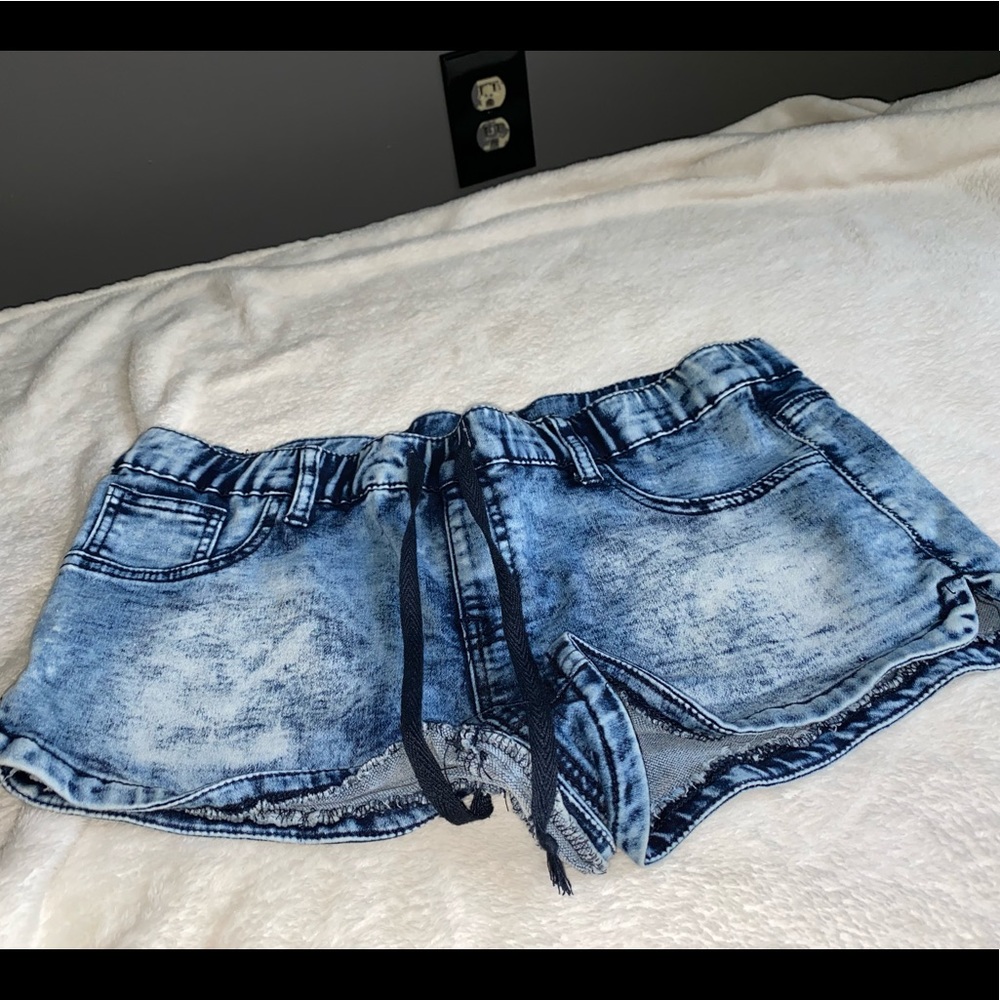 Comfy Jean style shorts Almost Famous